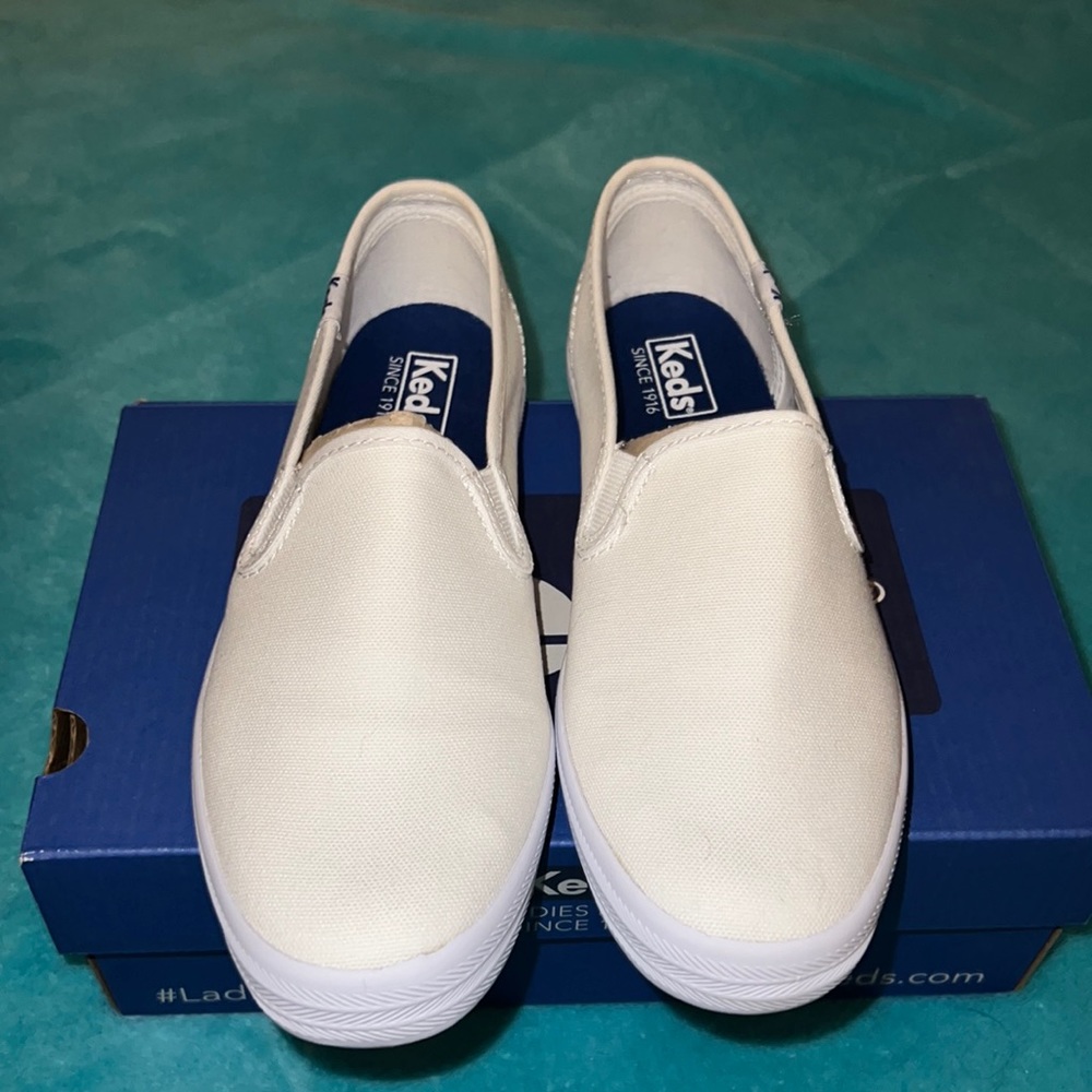 Women’s Keds - Canvas Slip on - Size 6 - White